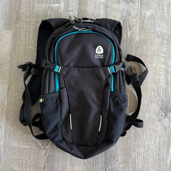 Sierra Designs Hiking Day Pack with 2 Liter Hydration Pouch - Picture 1 of 16